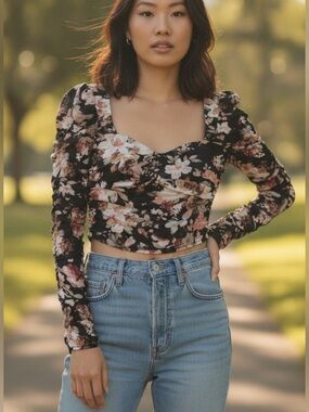 Astr The Label Womens Cropped Top Sz S Erica Floral Ruched Side Zip Long Sleeve